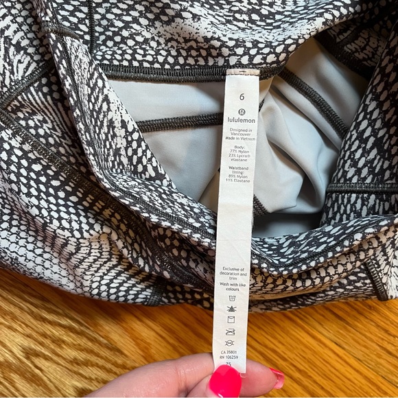 Lululemon In Movement Crop Everlux 19" in Swerve Vapor Metal Grey size 6 - Picture 6 of 8